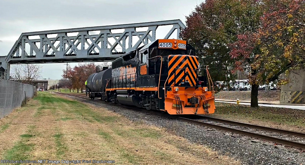 AB 4005 backs under the abandoned A&BB RR bridge.